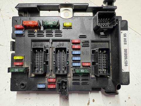Foto 3ª: Caja Reles Fusibles Peugeot 307 RHY (2002)