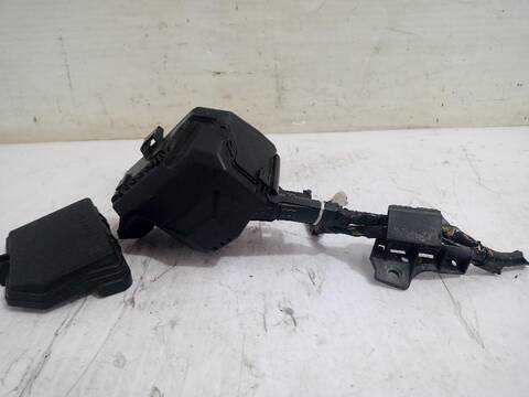 Foto 3ª: Caja Reles Fusibles Toyota Yaris ACTIVE 112CV [2NRFKE] (2017)