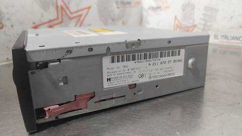 Foto 3ª: Sistema GPS Mercedes Clase E 180 E 500 211.072) BERLINA 388CV 285KW [M273962] (2006)