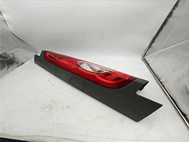 Foto 2ª: Piloto Trasero Izquierdo Nissan Primastar 2.5 AVANTOUR L1H1 2.8T (7 ASIENTOS) [2.5 LTR. - 107 KW DCI DIESEL CAT]