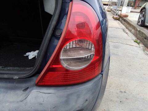 Foto 4ª: Piloto Trasero Derecho Renault Clio CAMPUS 64CV 47KW (2002)