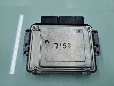 Foto 2ª: Centralita Motor ECU Kia Ceed EMOTION 116CV 85KW [D4FB] (2011)
