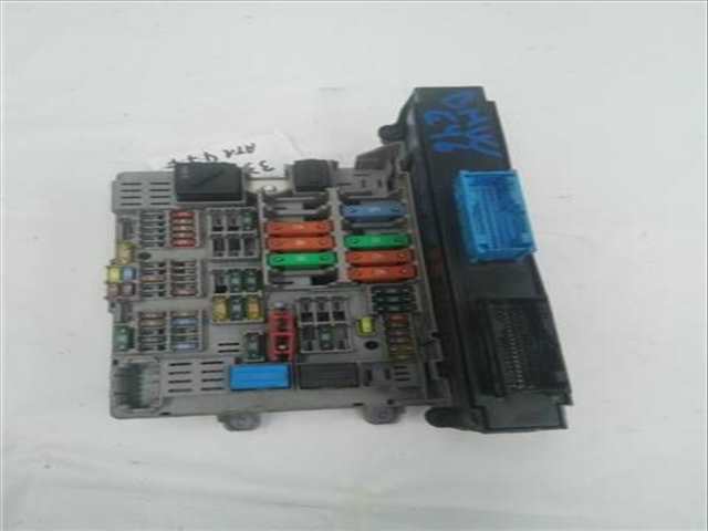 Foto 2ª: Caja Reles Fusibles Bmw Serie 3 315 2.0 318D [2 0 LTR. - 90 KW 16V DIESEL CAT] BERLINA 122CV