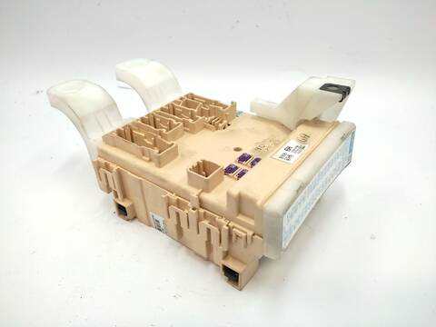 Foto 1ª: Caja Reles Fusibles Toyota Rav4 197CV [2AR] (2017)