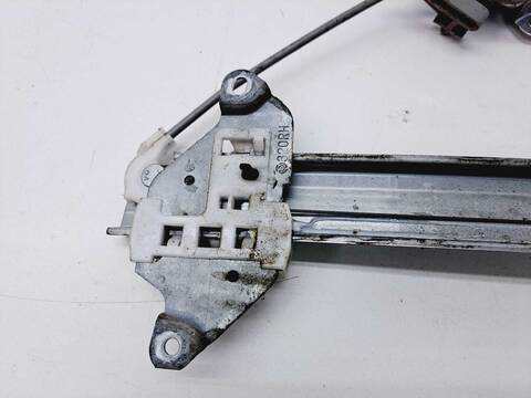 Foto 3ª: Elevalunas Manual Trasero Derecho Mitsubishi Outlander 2.0 2WD 136CV 100KW [4G63] (2003)