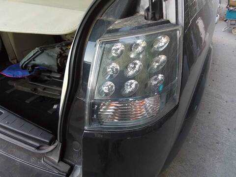 Foto 3ª: Piloto Trasero Derecho Mitsubishi Outlander 2.0 DI-D INTENSE 140CV 103KW [BSY] (2007)