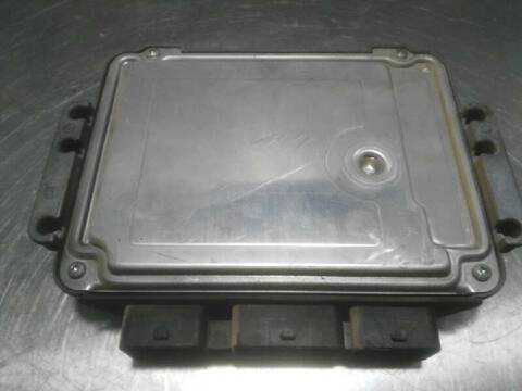 Foto 3ª: Centralita Motor ECU Renault Megane AUTHENTIQUE CONFORT 120CV 88KW FAMILIAR II FAMILIAR [D/F9Q B8] (2004)