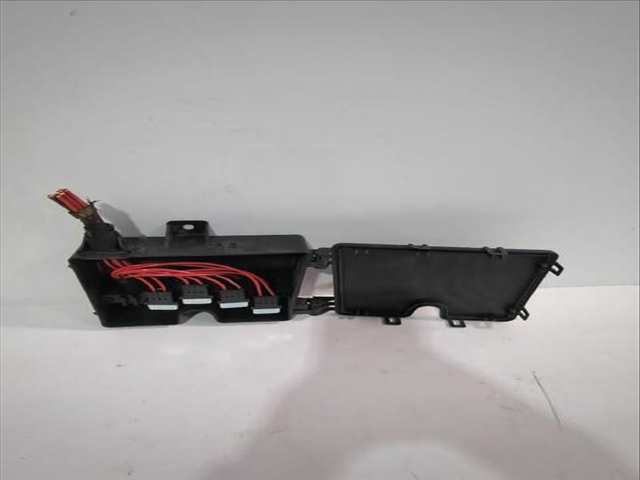Foto 2ª: Caja Reles Fusibles Volkswagen Phaeton 3.0 V6 TDI 4MOTION 240CV [CARB CEXA] (2002)