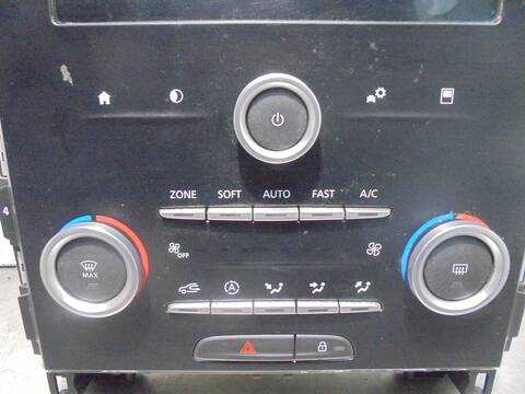 Foto 3ª: Pantalla Multifuncion Renault Megane BOSE-EDITION BERLINA 130CV 97KW IV BERLINA 5P [H5F F4] (2017)