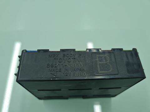 Foto 2ª: Caja Reles Fusibles Lexus IS 220D 177CV 130KW (2008)