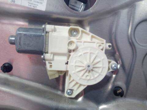 Foto 2ª: Elevalunas Manual Trasero Izquierdo Mercedes Clase C 160 C 220 CDI 204.008) BERLINA 170CV 125KW [646811] (2008)