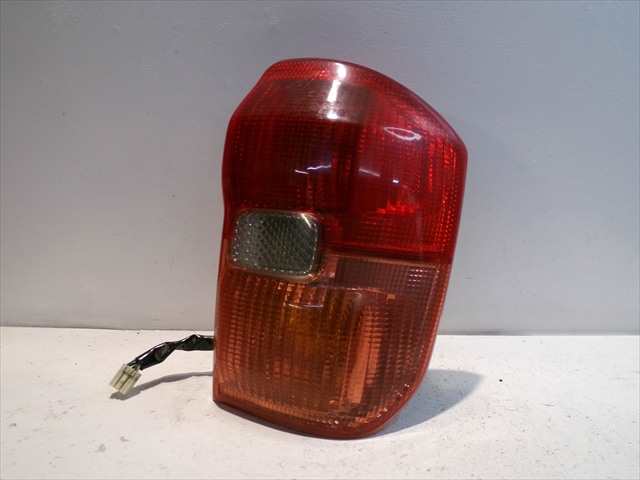 Foto 2ª: Piloto Trasero Derecho Toyota Rav4 2.0 G 2000-2005 [1AZFE] (2001)