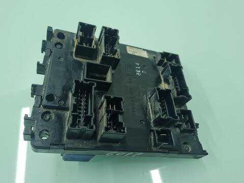 Foto 3ª: Caja Reles Fusibles Nissan Patrol GR S 129CV 95KW [RD28] (1998)