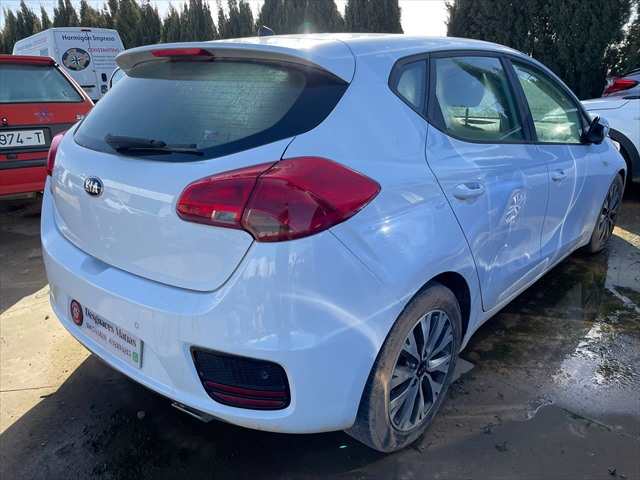 Foto 4ª: Paragolpes Trasero Kia Ceed 1.4 G 100cv [G4LC] (2018)
