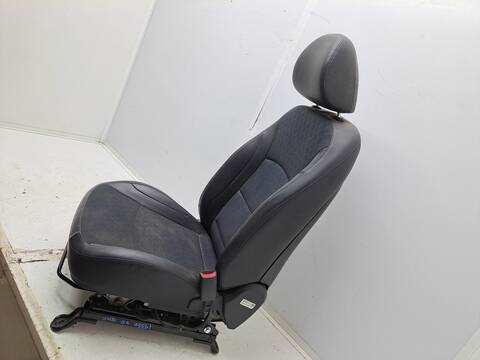 Foto 2ª: Asiento Delantero Derecho Ssangyong Tivoli CRYSTAL 4X2 116CV 85KW [673910] (2017)