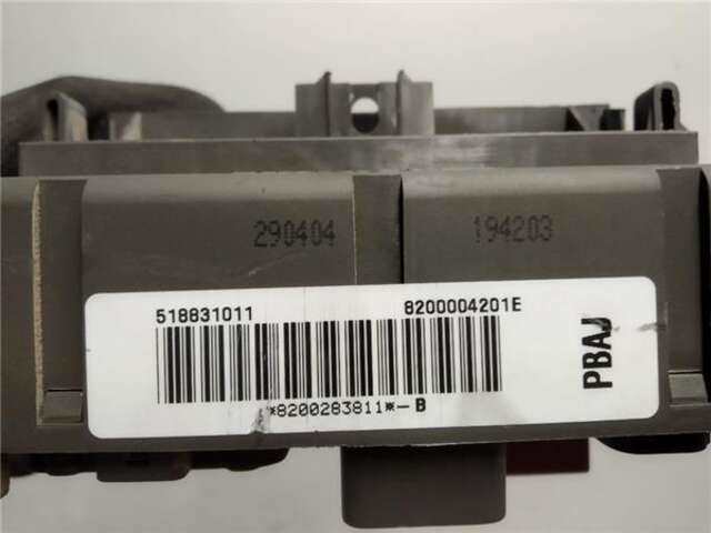 Foto 3ª: Caja Reles Fusibles Renault Laguna 1.9 AUTHENTIQUE [1.9 LTR. - 74 KW DCI DIESEL CAT]