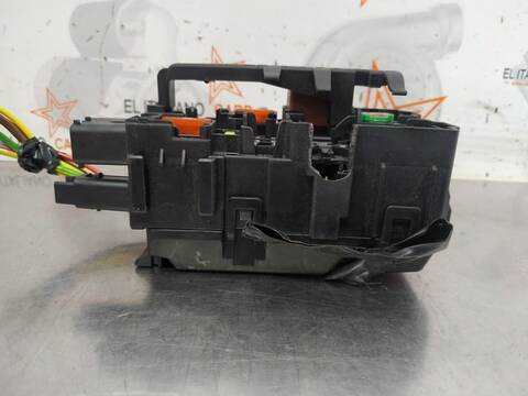 Foto 4ª: Caja Reles Fusibles Peugeot Rifter ACTIVE NAV STANDARD 131CV 96KW [YH01] (2022)