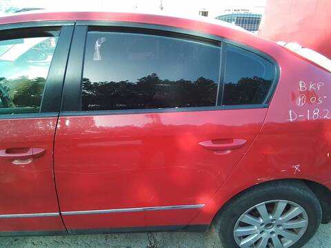 Foto 2ª: Puerta Trasera Izquierda Volkswagen Passat ADVANCE BERLINA 140CV 103KW [BKP] (2005)