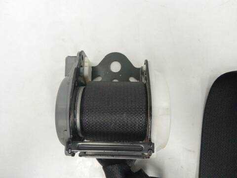 Foto 3ª: Cinturón Trasero Izquierdo Mitsubishi Outlander HIBRIDO PHEV KAITEKI 4WD HIBRIDO 203CV 89KW (2015)
