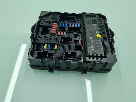 Foto 4ª: Caja Reles Fusibles Nissan NP300 ACENTA DOUBLE CAB 4X4 163CV 120KW [YS23] (2015)