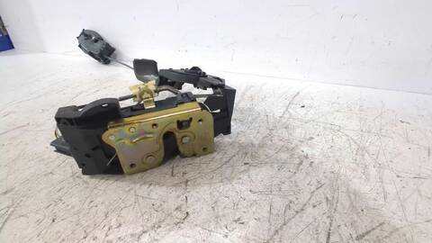 Foto 3ª: Cerradura Puerta Trasera Izquierda Ford Focus 1.8 TDCI 100CV [FFDA] (1998)