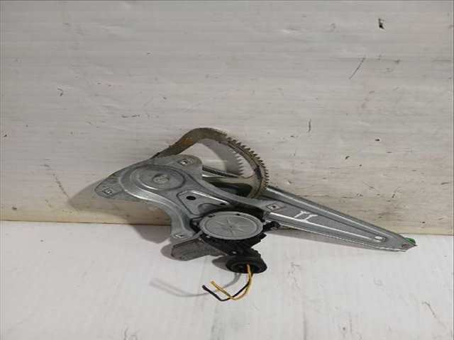 Foto 2ª: Elevalunas Manual Trasero Izquierdo Toyota Auris 1.33 DUAL-VVTI NRE150_) 101CV [1NR-FE] (2006)