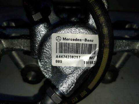 Foto 3ª: Pinza Freno Trasera Derecho Mercedes Clase V 200 2.1 CDI CAT 136CV 100KW (2014)