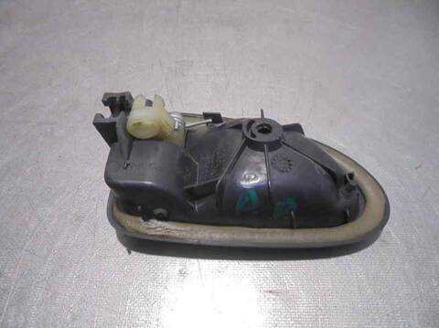Foto 2ª: Maneta Interior Delantera Derecha Renault Scenic 1.9 DCI AUTHENTIQUE 80CV 59KW JA..) [F9Q Q7] (2001)