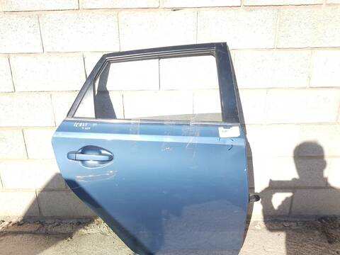 Foto 1ª: Puerta Trasera Derecha Toyota Auris 1.8 HYBRID ZWE186_) 136CV 100KW [2ZRFXE] (2015)