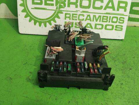 Foto 2ª: Caja Reles Fusibles Citroen C5 2.0 HDI 109CV 80KW [RHZDW10ATED] (2004)