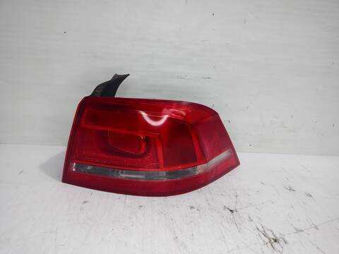 Piloto Trasero Derecho Volkswagen Passat ADVANCE BLUEMOTION 105CV 77KW