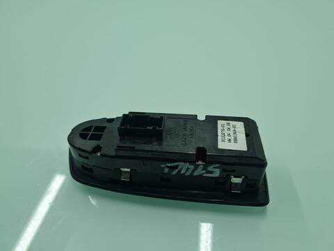 Foto 3ª: Botonera Elevalunas Bmw Serie 1 114 118D BERLINA 143CV 105KW [N47D20A] (2008)