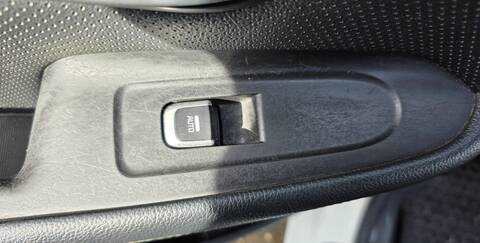 Botonera Elevalunas Kia Carens DRIVE 116CV 85KW