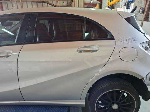 Foto 1ª: Puerta Trasera Izquierda Mercedes Clase A 140 A 200 CDI - D 176.008) 136CV 100KW [OM 651.930] (2014)