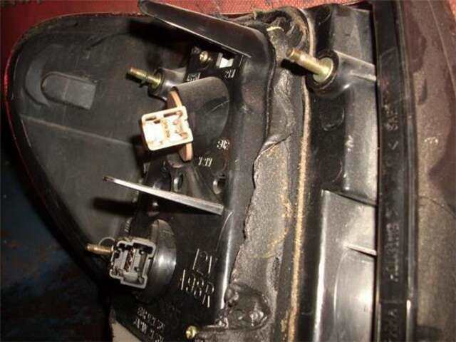 Foto 3ª: Piloto Trasero Derecho Nissan Almera 2.2 DCI [YD22DDT]