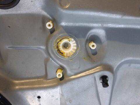 Foto 3ª: Elevalunas Eléctrico Delantero Derecho Volkswagen Golf CONCEPTLINE BERLINA 101CV 74KW [AKL] (1999)