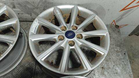 Foto 4ª: Juego LLantas Ford Focus TITANIUM 125CV 92KW [M1DD] (2015)