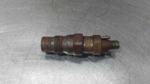 Foto 4ª: Inyectores Mercedes Clase E 180 D-TURBO 300 124.133) BERLINA 143CV 105KW [OM603960] (1984)