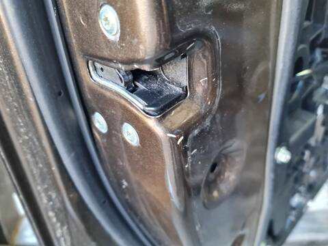 Cerradura Puerta Delantera Izquierda Kia Carens BASIC 135CV 99KW