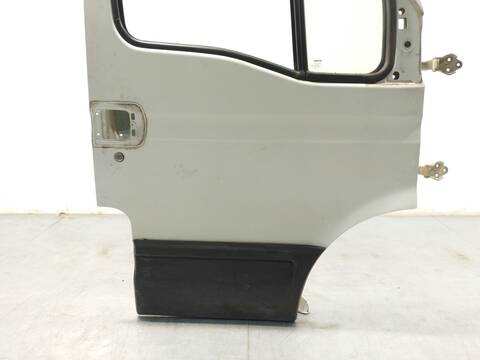 Foto 3ª: Puerta Delantera Derecha Iveco Daily 29S13 29L13 35C13 35S13 40C13 40S13 126CV 93KW FURGONETA [F1AE3481B] (2013)