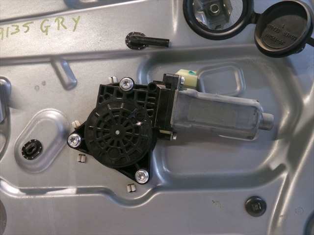 Foto 2ª: Elevalunas Eléctrico Delantero Izquierdo Kia Carens 2.0 CRDI 2006-2013 [D4EA] (2009)