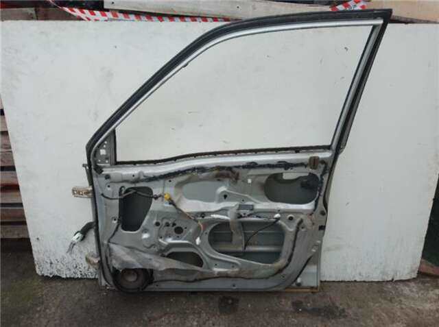 Foto 2ª: Puerta Delantera Derecha Suzuki Grand Vitara 2.0 TURBODIESEL (109 CV)