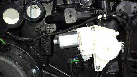 Foto 2ª: Elevalunas Eléctrico Delantero Derecho Mercedes Vito 2.1 CDI CAT 136CV 100KW (2014)