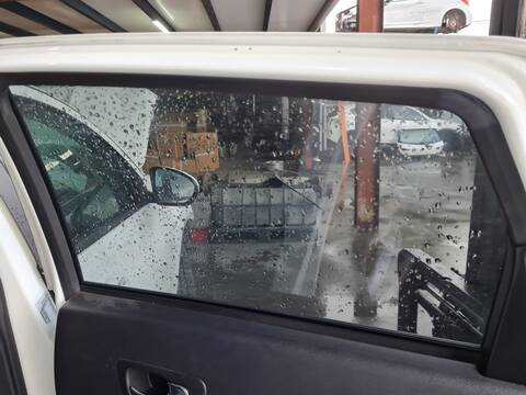 Foto 1ª: Elevalunas Manual Trasero Derecho Nissan Qashqai ACENTA 4X4 141CV 104KW [MR20DE] (2010)