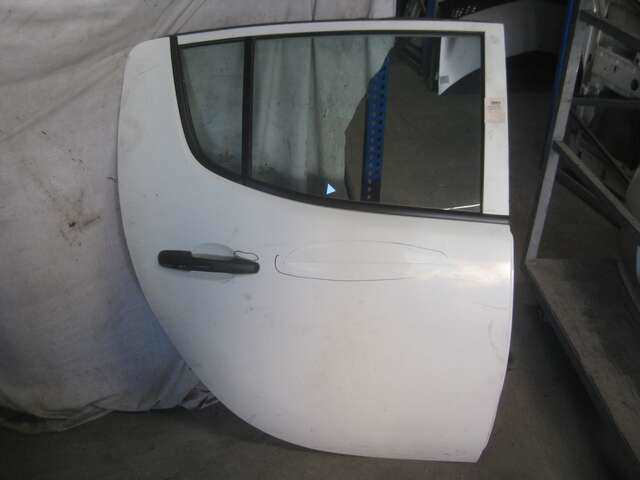 Puerta Trasera Derecha Mitsubishi L200 2.5DID