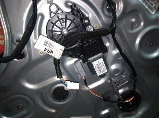 Foto 3ª: Elevalunas Eléctrico Trasero Derecho Hyundai ix20 1.4 CITY [1.4 LTR. - 66 KW CAT]