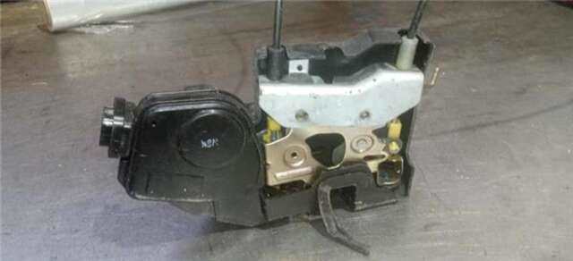 Foto 3ª: Cerradura Puerta Delantera Derecha Hyundai Trajet 2.0 [G4JP-G]