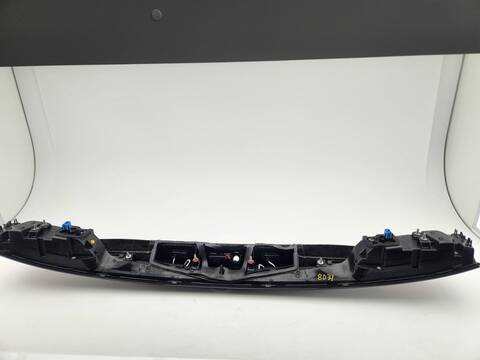Foto 4ª: Piloto Trasero Central Volkswagen Passat R-LINE 4 MOTION 193CV [DXNB] (2024)