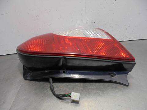 Foto 3ª: Piloto Trasero Derecho Kia Carens 1.8 CAT 110CV 81KW [TB] (2002)