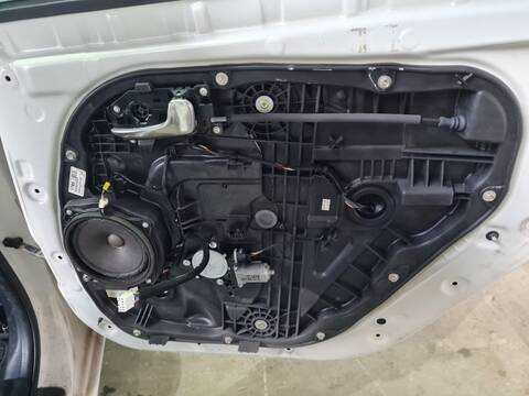 Elevalunas Manual Trasero Derecho Kia Carens 1.6 GDI 135CV 99KW